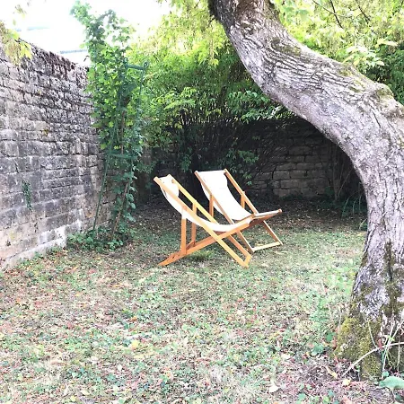 La Maison: Center With Garden Near Park And Thermal Baths Lons-le-Saunier