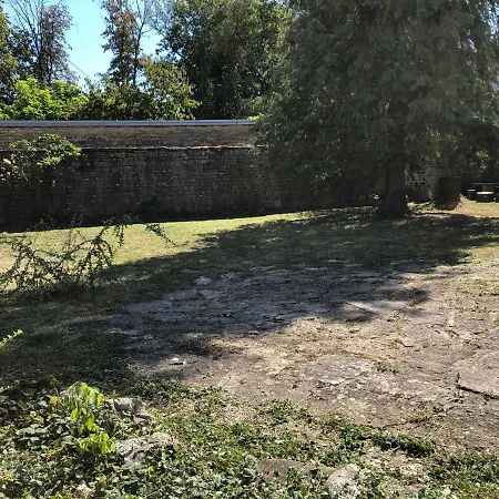 Apartment La Maison: Center With Garden Near Park And Thermal Baths Lons-le-Saunier